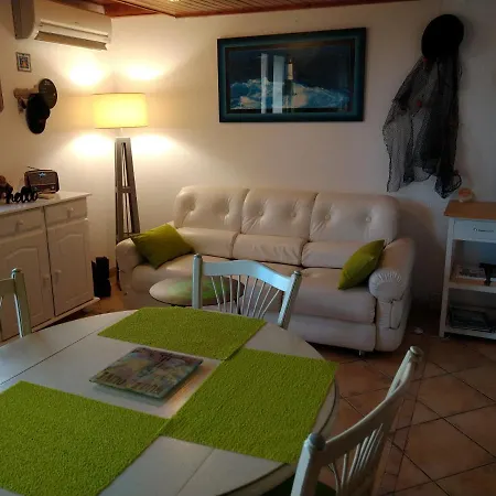 Apartment Port *